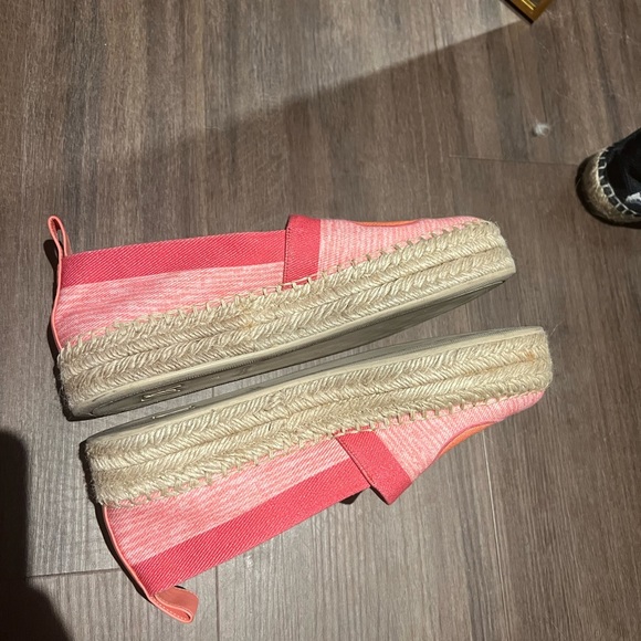 LV Shoes size 37 but undersized better 36 size good condition - Picture 2 of 7